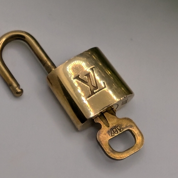 LV Louis Vuitton lock and key set number 307 - Picture 6 of 7